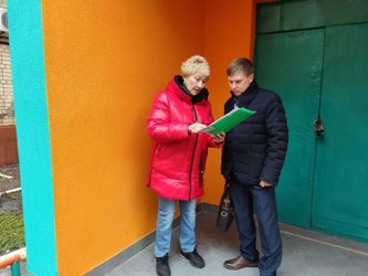 Жители многоквартирного дома попросили Алексея Сидорова помочь в оформлении земельного участка 